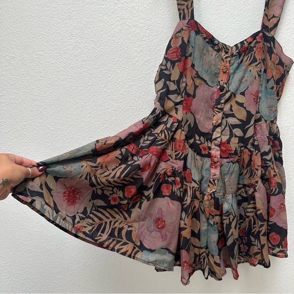 Floral Button-Down Romper - Picture 4 of 4